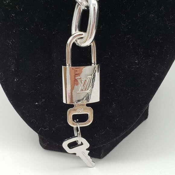 100% Auth Louis Vuitton Lock & Key with Unbranded Silver Plated Chain Neecklace - Picture 4 of 11